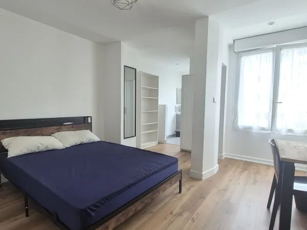 Angers Justices avec jardin ! Studio avec salle d'eau et WC privatifs en colocation de jeunes actifs