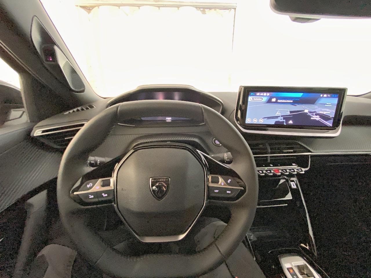 Peugeot 2008 hybrid 145 ch e-dcs6 allure — photo 12