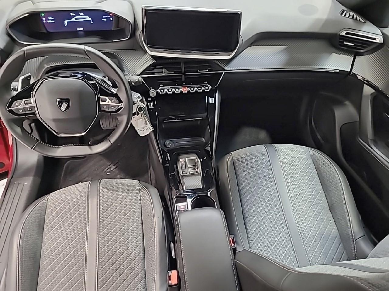 Peugeot 2008 puretech 130 s&s eat8 allure — photo 12