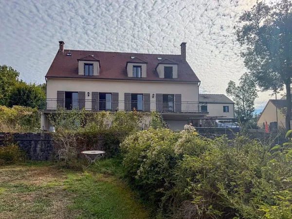 Maison 8 pièces 253 m²