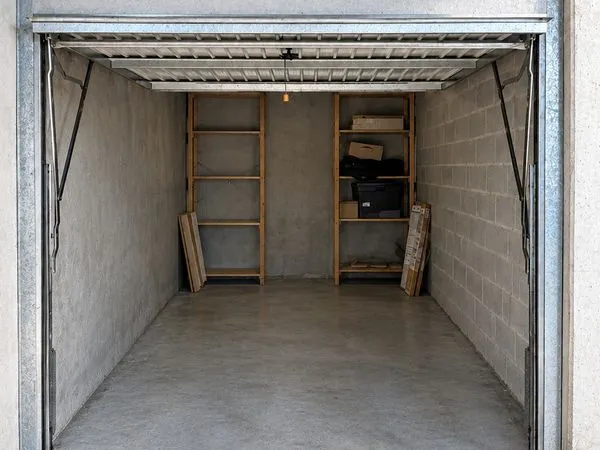 Box fermé 13 m² en sous-sol - Centre-ville Aix-en-Provence