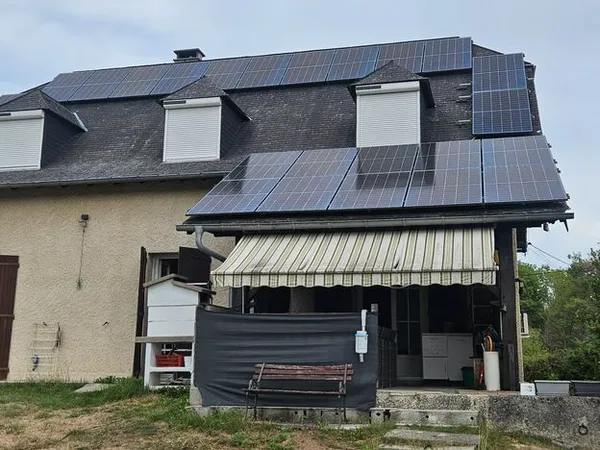 Superbe propriété au calme absolu avec vaste terrain d'environ 1 hectare et prestations haut de gamm