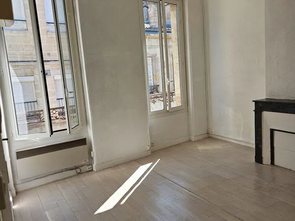 T1 refait a neuf beaux volumes hotel de police