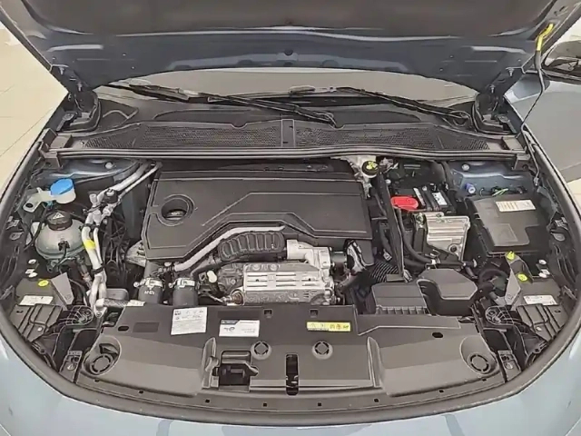 Peugeot 308 sw hybrid 145 e-dcs6 — photo 24