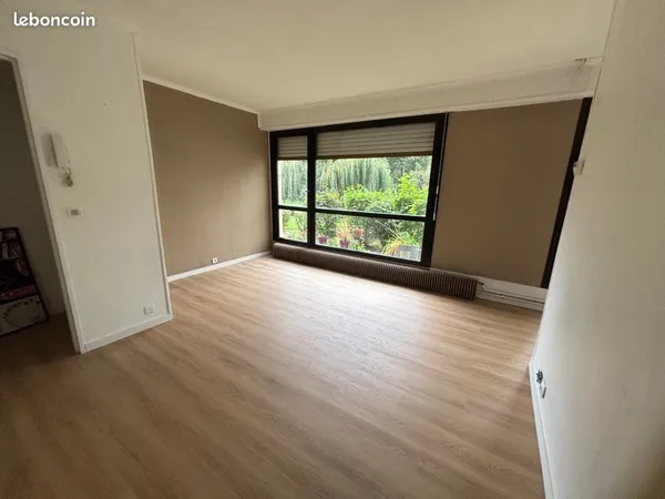Loue centre ville Bethune studio 32 m2 entierement renové