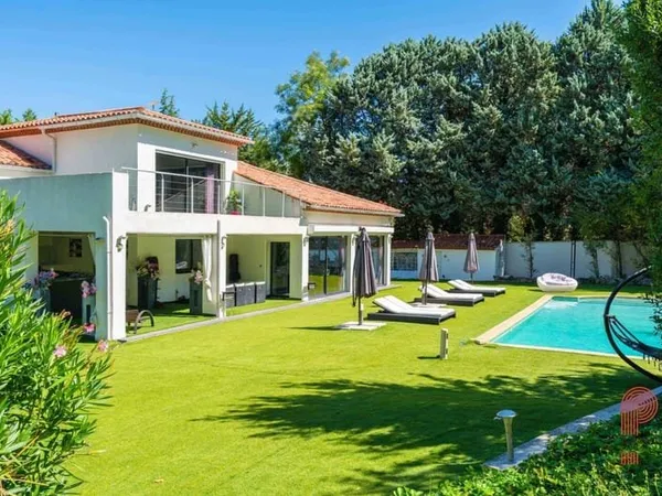 Maison 6 pièces 200 m²