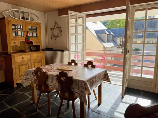 Appartement traversant ensoleillé calme garage