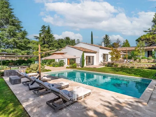 Villa 6 pièces 420 m²