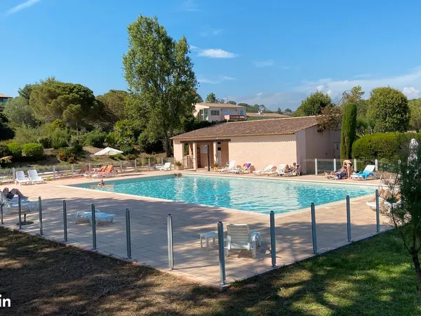 T2 climatisé dans résidence sécurisée avec piscine et gardien