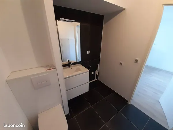 Studio récent 22 m² avec balcon - Villers-lès-Nancy (Chauffage inclus / Proche campus)