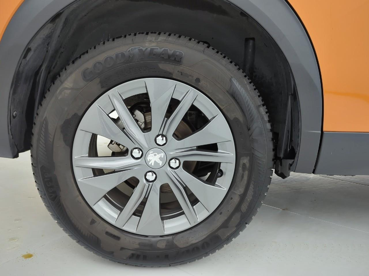 Peugeot 2008 puretech 100 s&s bvm6 active pack — photo 30