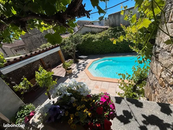PRIX EN BAISSE DE 10 000 - Maison de caractère avec piscine, 5 chambres et 80 m² de dépendances