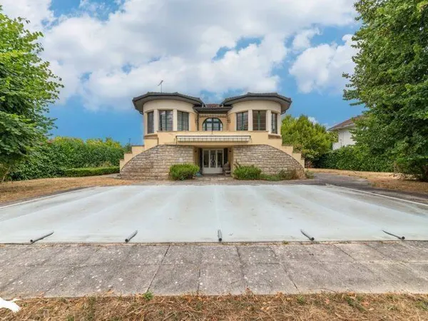 Maison 8 pièces 253 m²