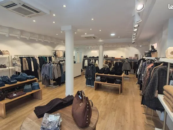 Local commercial 130 m² environ - centre-ville - zone piétonne