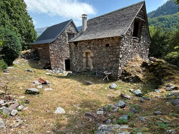 Deux granges à 1000m d'altitude - Vallée d'Aspe, Borce