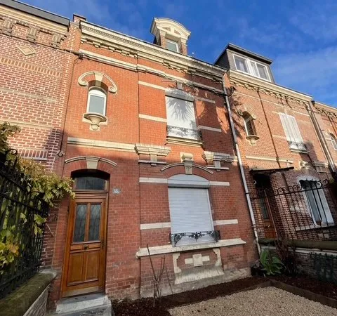 AMIENS - bas de Saint Pierre : BELLE MAISON AMIENOISE de 130 m2 avec cour