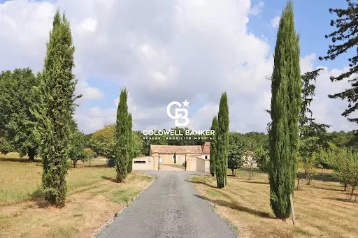 Maison 11 pièces 387 m²