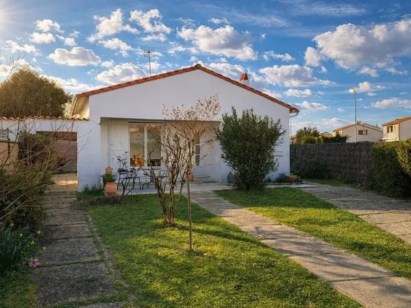 ROYAN Maison T4 proche commerces au prix de 280.000EUR FAI