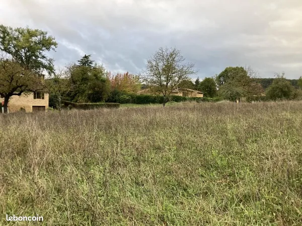 Terrain 1 352 m² Vezac