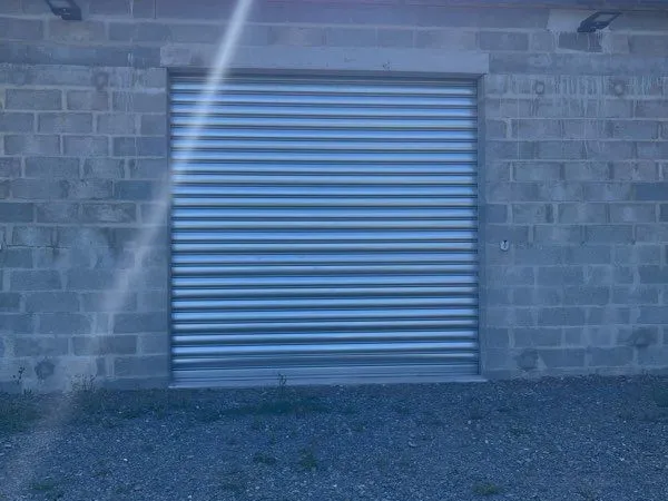 Garage box 35m2 grande porte