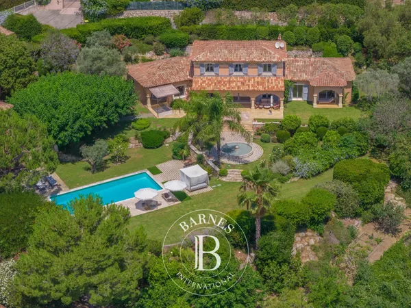 ANTIBES - VILLA NÉO-PROVENÇALE - VUE MER