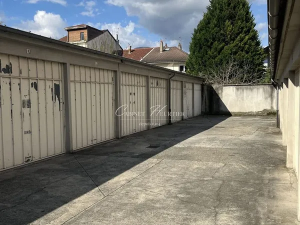 Garage et parking Location Grenoble 12m² 75€