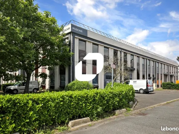 Bureaux 604 m²