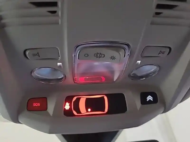 Citroën C5 Aircross hybride rechargeable 225 s&amp;s e-eat8 — photo 26