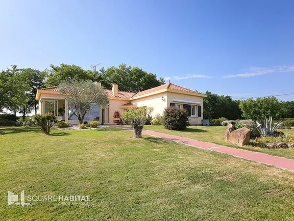 Maison 3 chambres au calme avec véranda et piscine