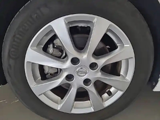 Opel Corsa 1.2 turbo 100 ch bvm6 — photo 13