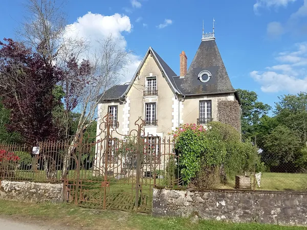 Vends villa - 153 m² - 7 pièces, 4 chambres - Lourdoueix-Saint-Pierre 23360