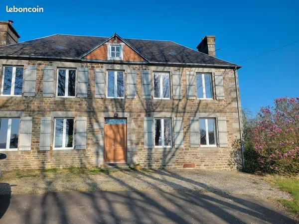 Maison avec dépendance et terrains