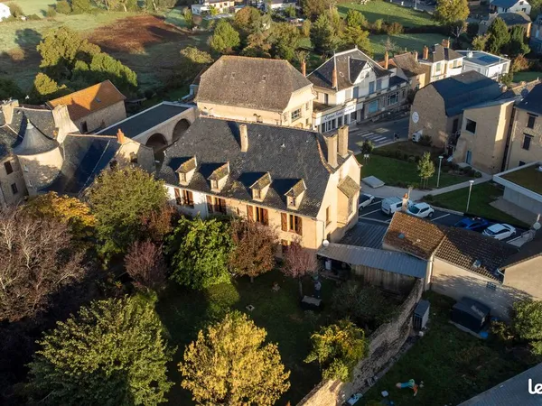 Maison de maître historique au coeur de montbazens - aveyron
