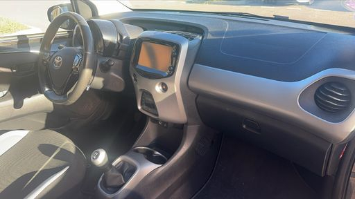 Toyota Aygo 1.0 VVT-i 69 - X-Play – 2015 – 92256 km – Essence – Boîte Manuelle — photo 16