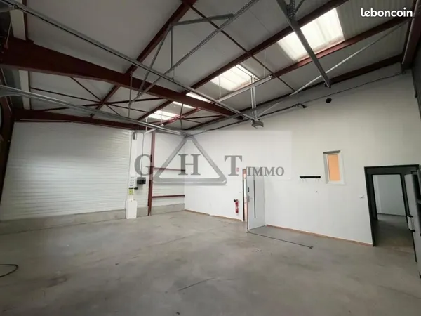 Local industriel 140 m²