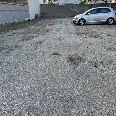 Parking non couvert fermé