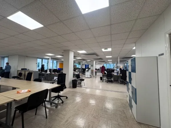 Bureaux - A LOUER - 2 840 m² divisibles à partir de 135 m²