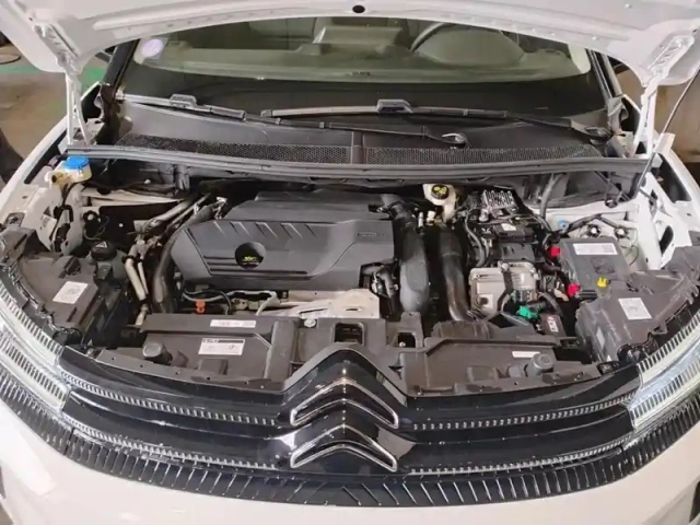 Citroën C5 Aircross hybride rechargeable 225 e-eat8 plus — photo 7