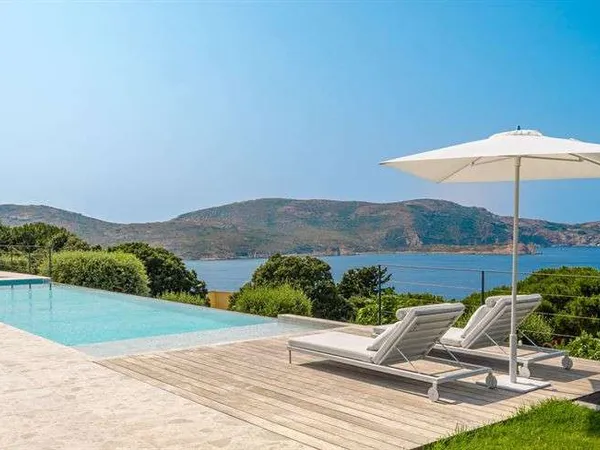 Maison 7 pièces 340 m²