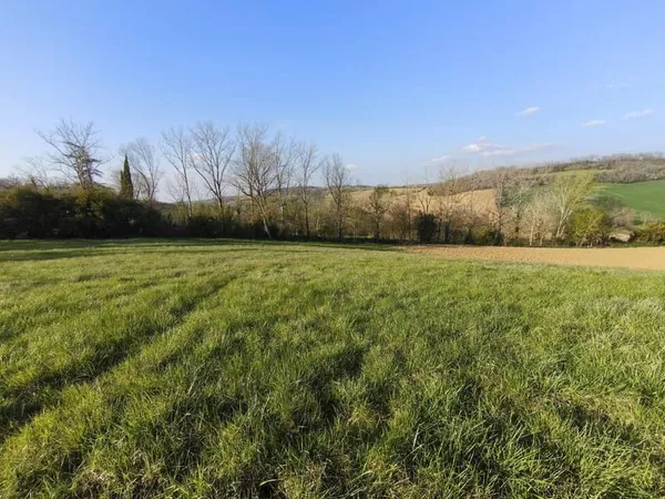 Terrain de 2122 m2 viabilisé et relié au tout à l'égout avec