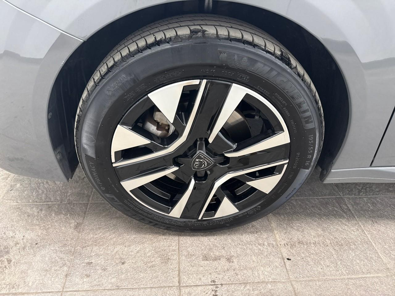 Peugeot 208 hybrid 110 ch e-dcs6 allure — photo 11