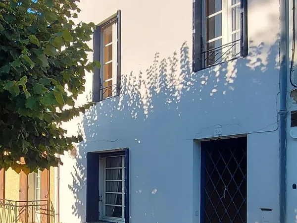 Maison de village en pierre d'une superficie totale de 235 m² (dont 138 m² actuellement habitables)