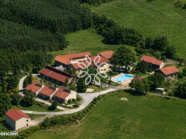 Maison 1635 m²