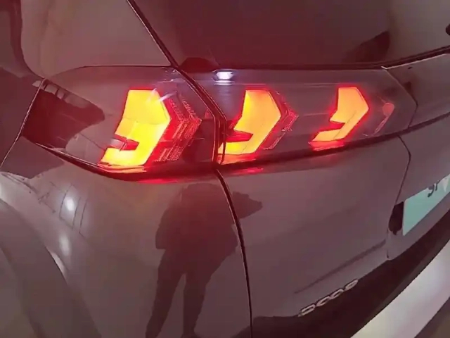 Peugeot 2008 bluehdi 110 s&amp;s bvm6 — photo 17