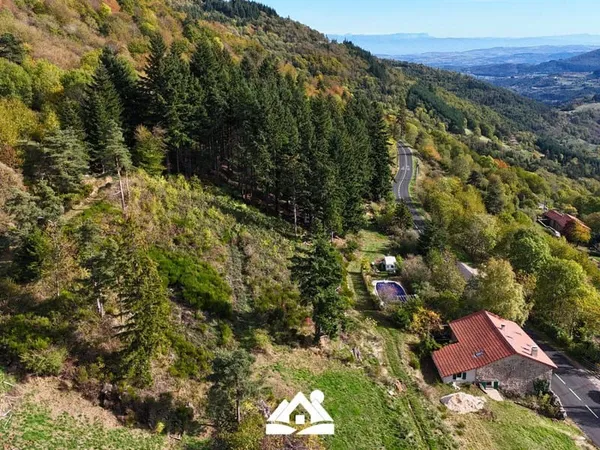 Maison 10 pièces 255 m²