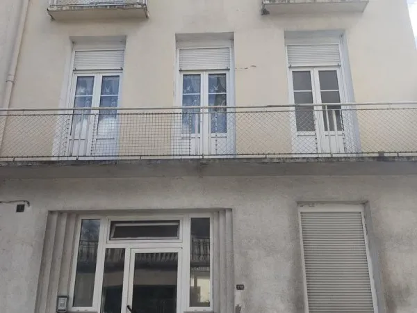 Bâtiment 3 pièces 270 m²