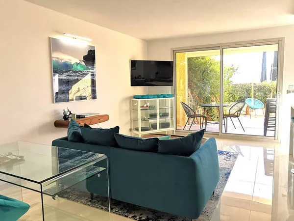Cassis - Vente T2 avec jardin et parking privé dans résidence avec piscine