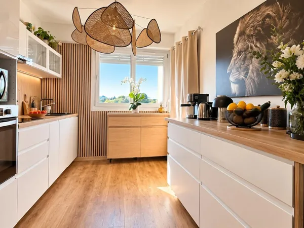 FRÉJUS - LIMITE SAINT-RAPHAËL - 3 PIÈCES 68 M² RÉNOVÉ AVEC TERRASSE