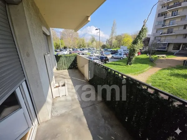 Appartement T3 58 m2 Rez-de-chaussée surélevé avec balco