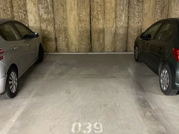 Parking à vendre mandron poirson rivière tivoli